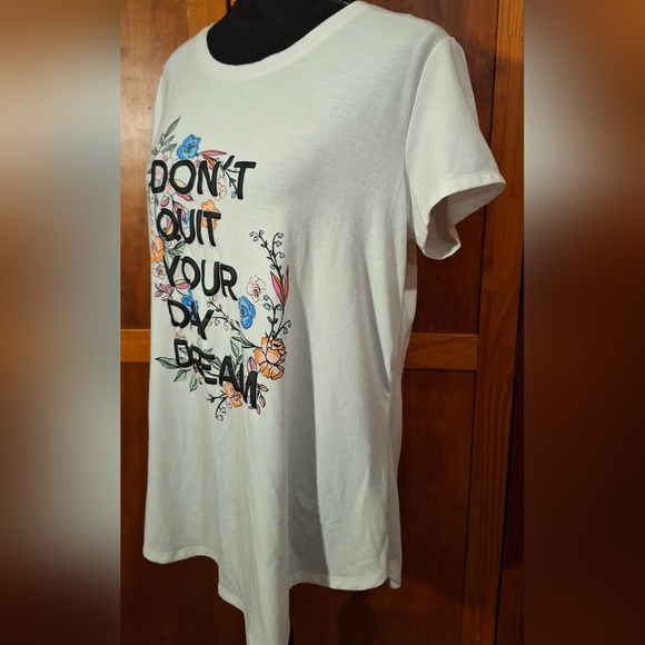 🦋APT. 9 women's t-shirt with flowers and message. Size L - Picture 3 of 5